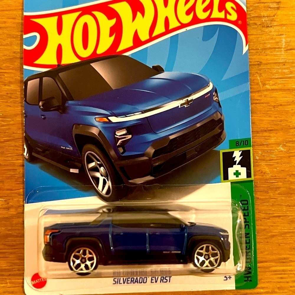 Hot Wheels 🚙 Silverado Blue Pickup – New on Card • Collector Die-Cast - Picture 5 of 10